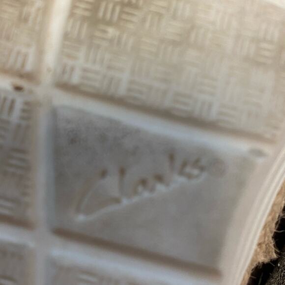 Clarks Ultimate Comfort Collection Women's 7.5 Metallic Sneaker - Picture 4 of 8